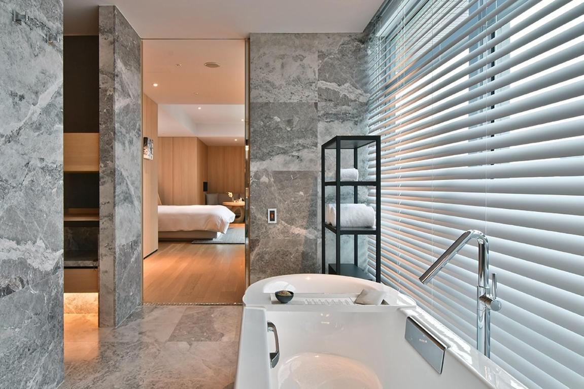 Silks Club Hotel Kaohsiung Exterior photo Bathroom